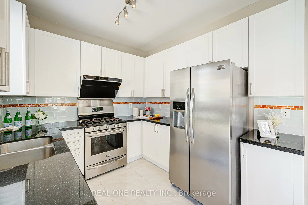 35, Ridgecrest, Berczy, Markham