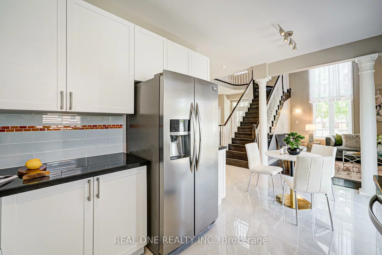 35, Ridgecrest, Berczy, Markham