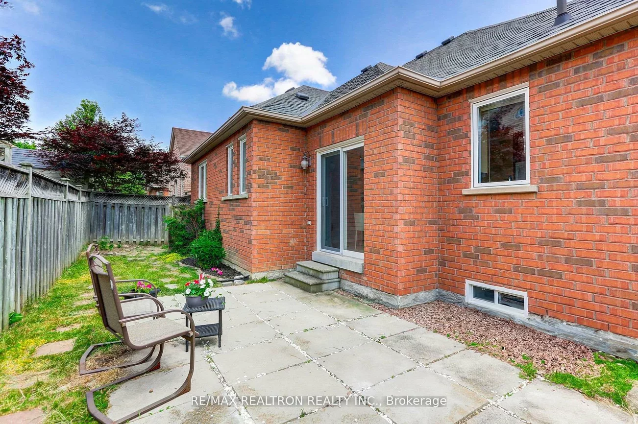 61, Manorwood, Berczy, Markham