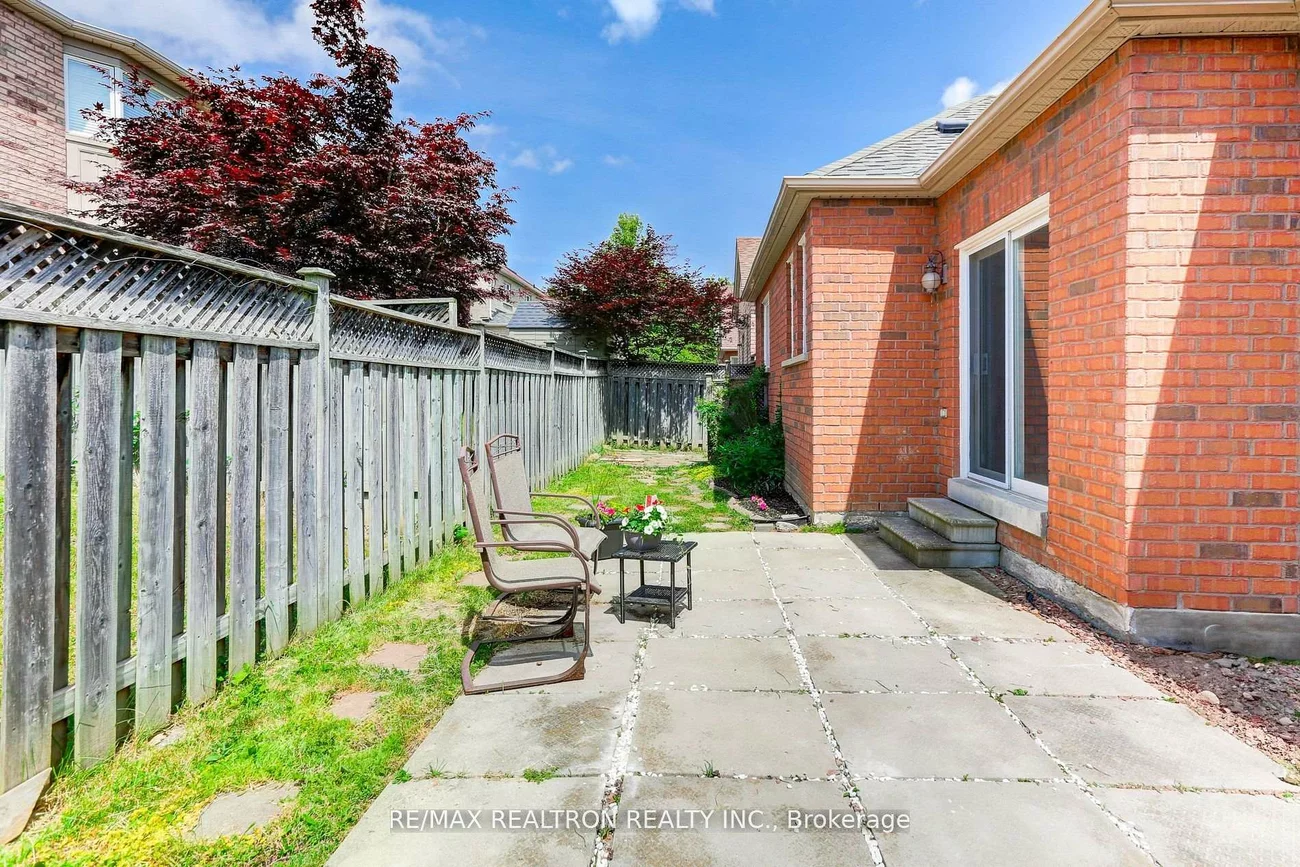 61, Manorwood, Berczy, Markham