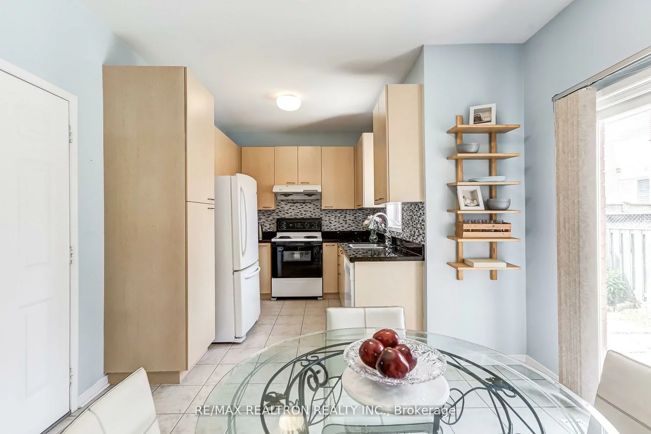 61, Manorwood, Berczy, Markham