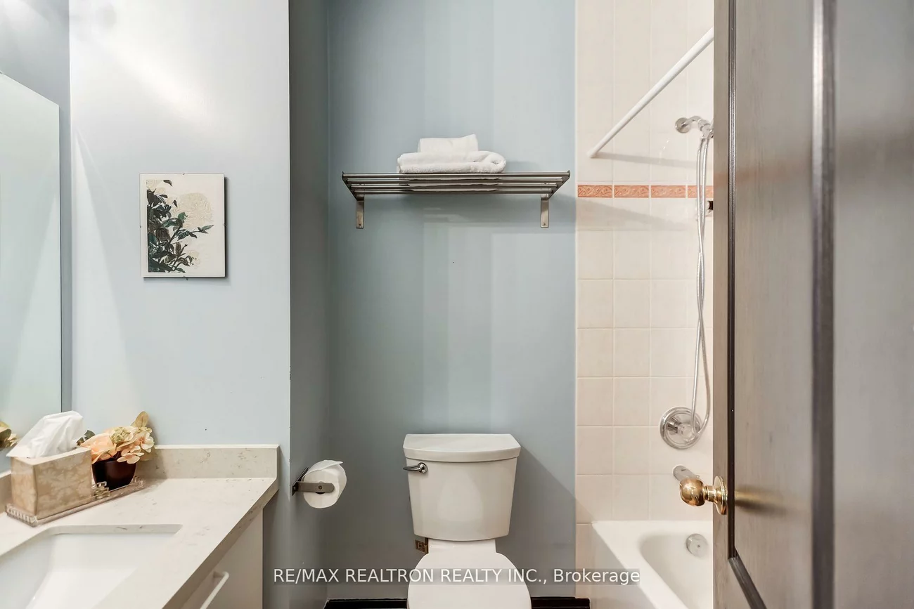 61, Manorwood, Berczy, Markham