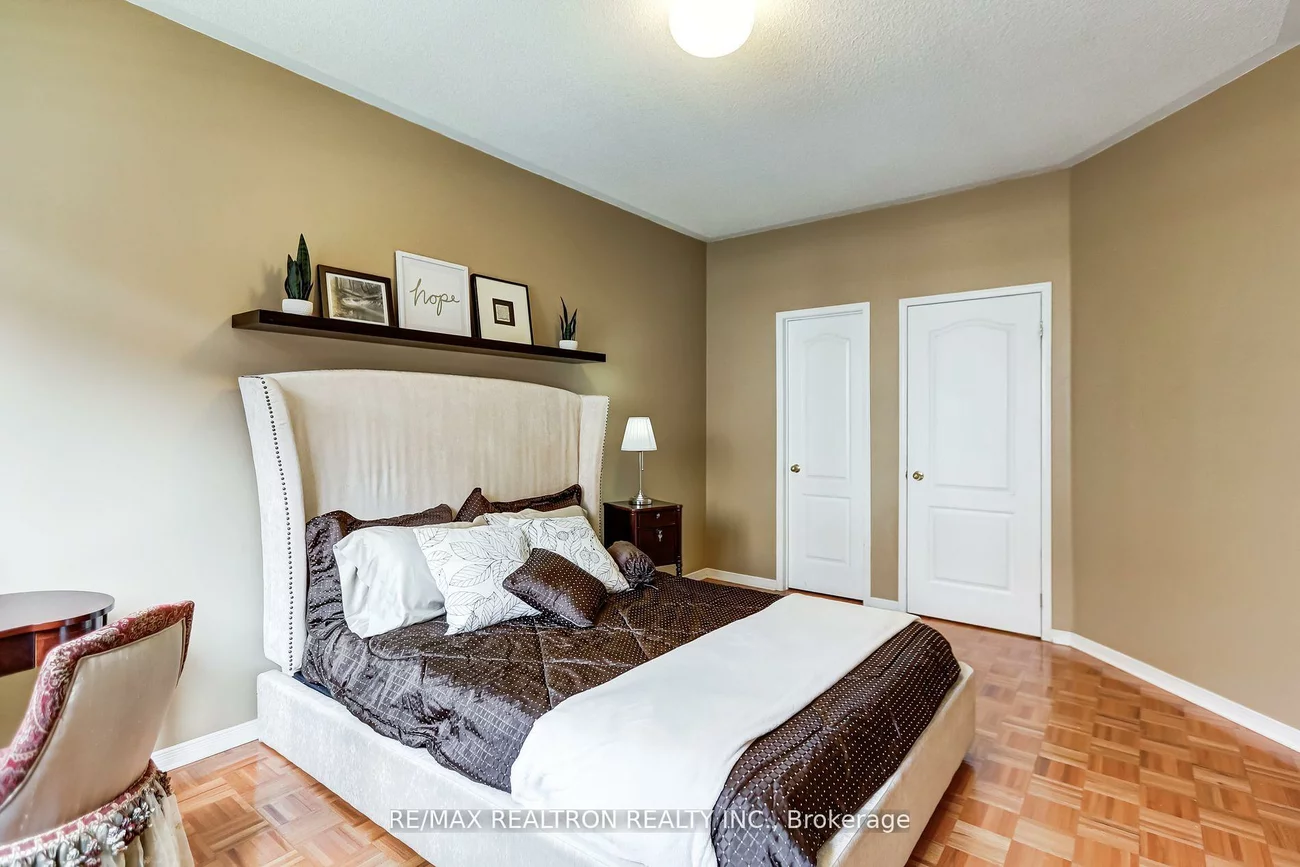 61, Manorwood, Berczy, Markham