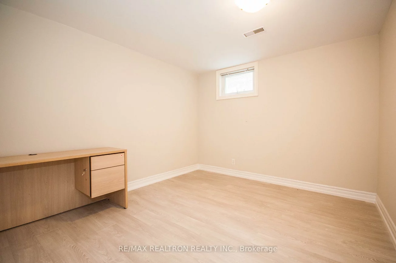 85, Lee, Milliken Mills East, Markham