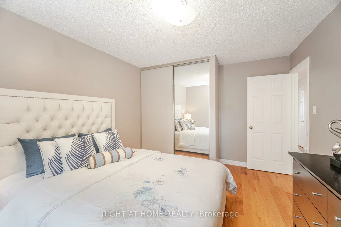 25, Feltham, Raymerville, Markham