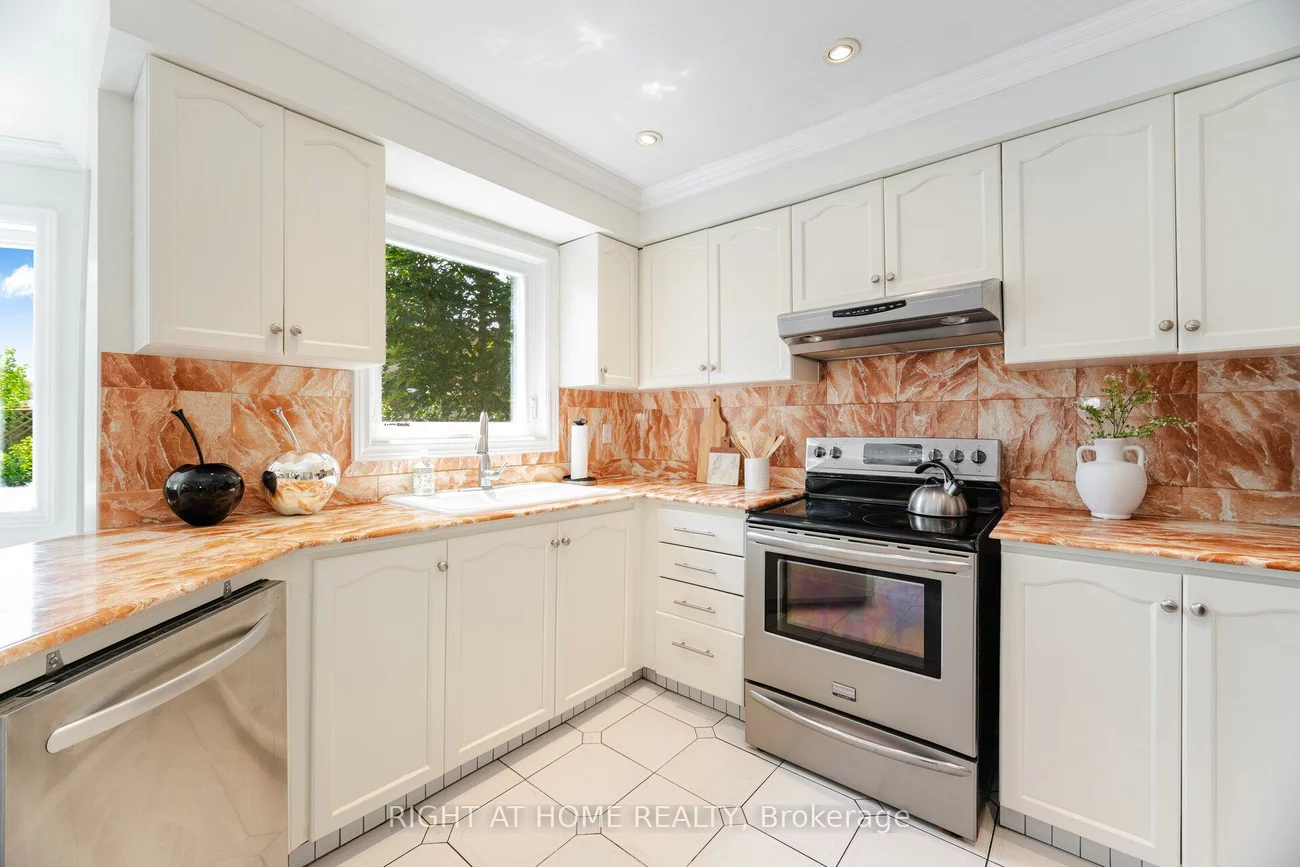 25, Feltham, Raymerville, Markham