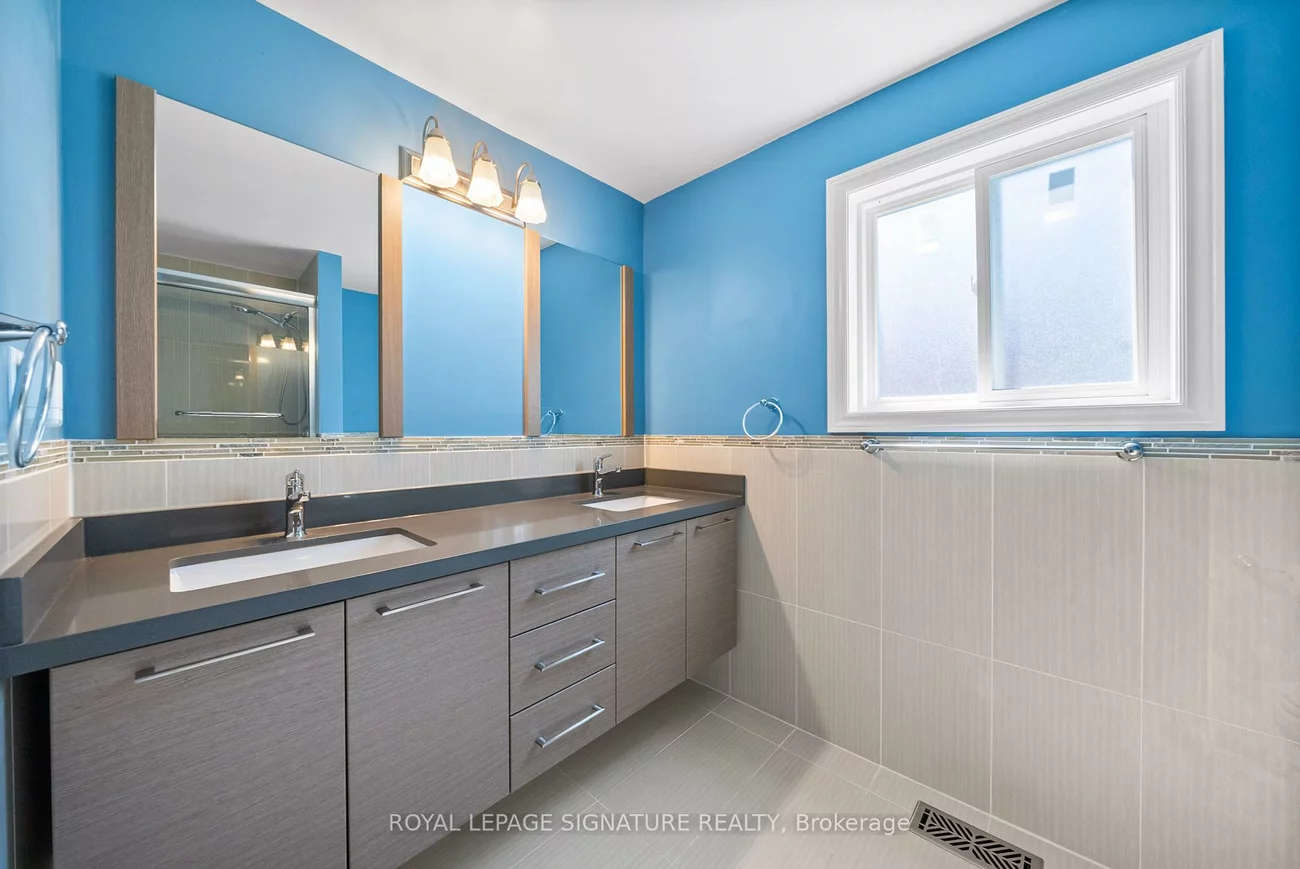 16, Queensgate, Unionville, Markham