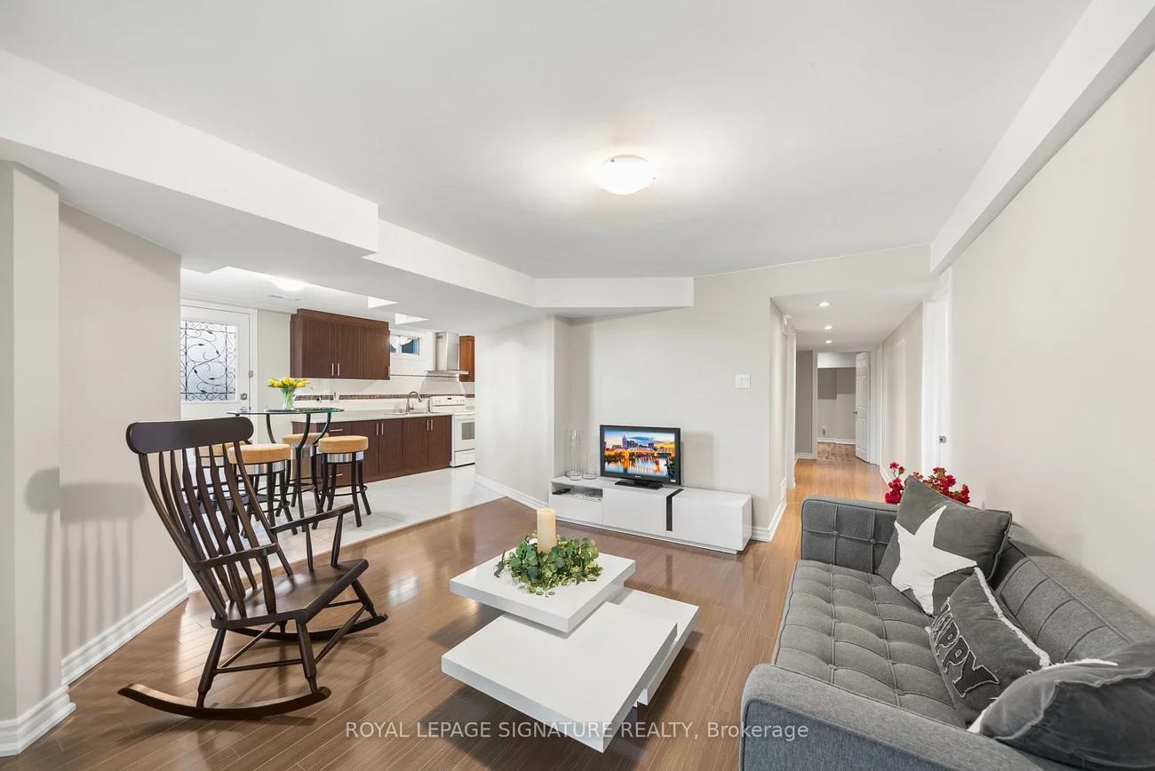 16, Queensgate, Unionville, Markham