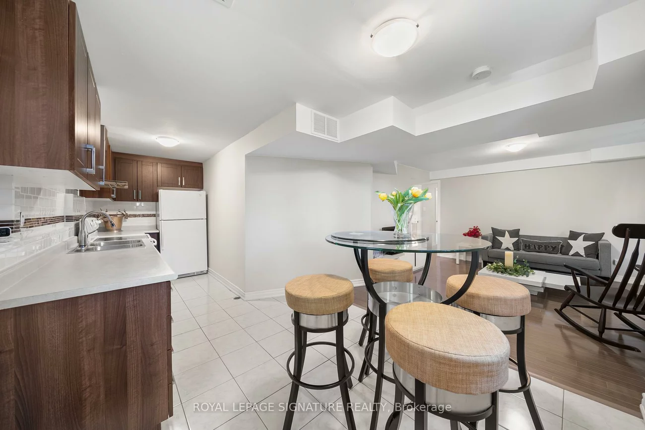 16, Queensgate, Unionville, Markham