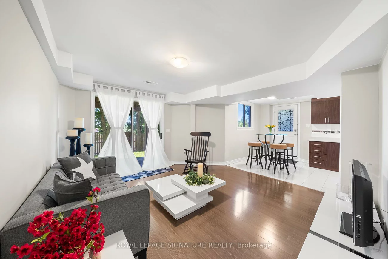 16, Queensgate, Unionville, Markham