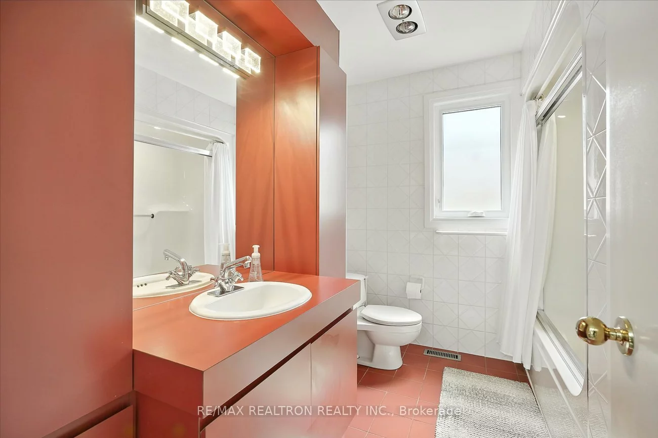 34, Prince Edward, Thornlea, Markham