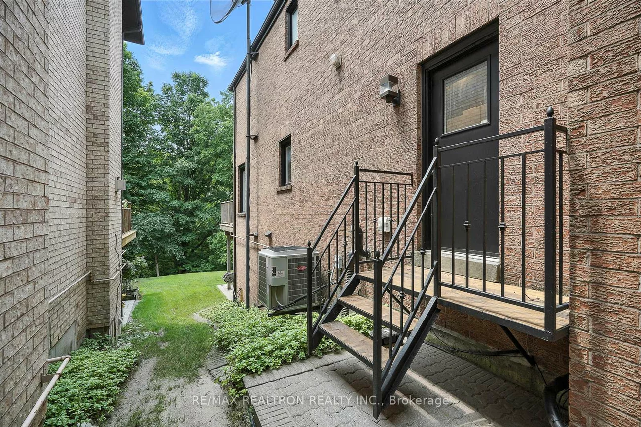34, Prince Edward, Thornlea, Markham