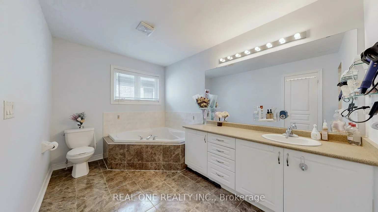 10, Willow Landing, Greensborough, Markham