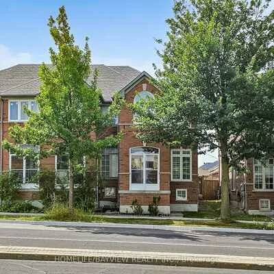 103, Bur Oak, Berczy, Markham