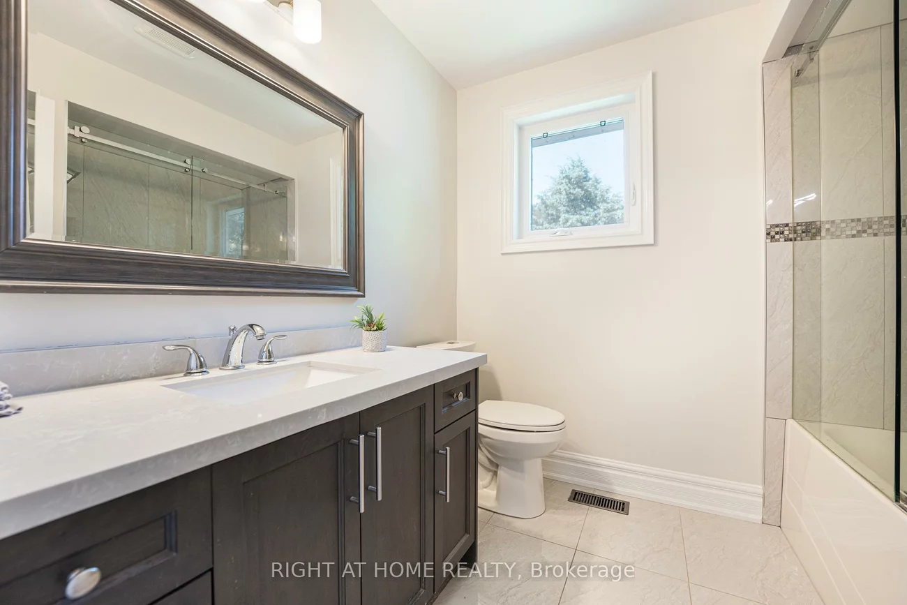 29, Vanwood, Thornhill, Markham