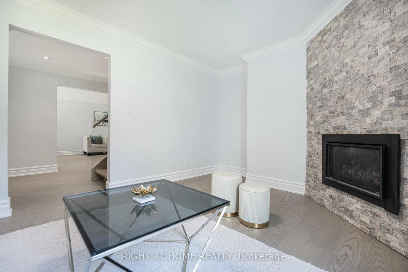 29, Vanwood, Thornhill, Markham
