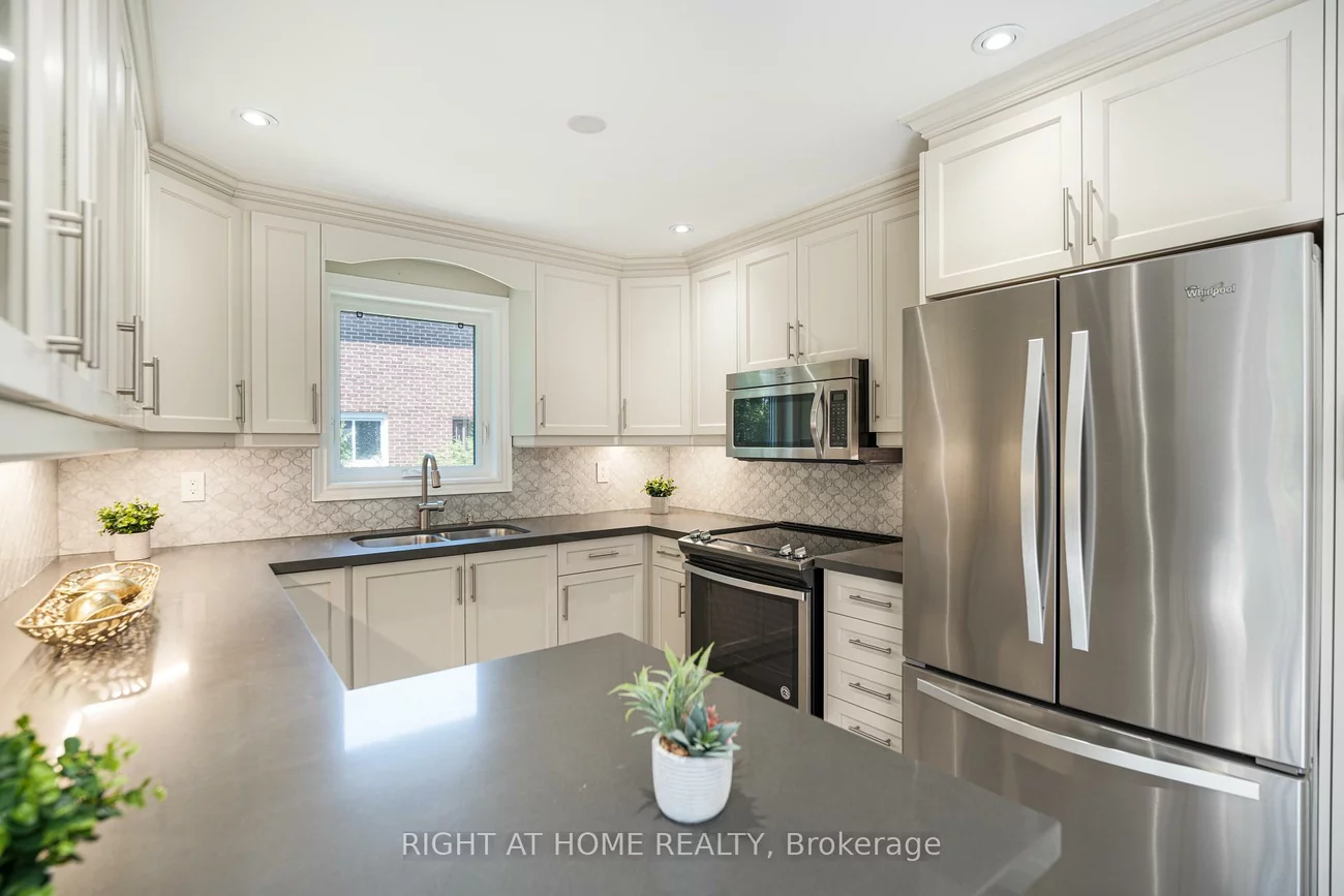 29, Vanwood, Thornhill, Markham