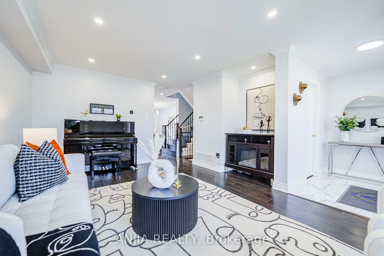 706, Castlemore, Wismer, Markham