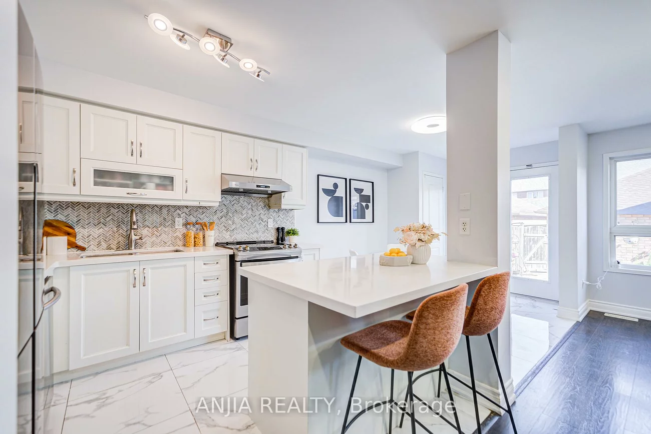 706, Castlemore, Wismer, Markham