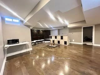 35, Glenbrook, Berczy, Markham