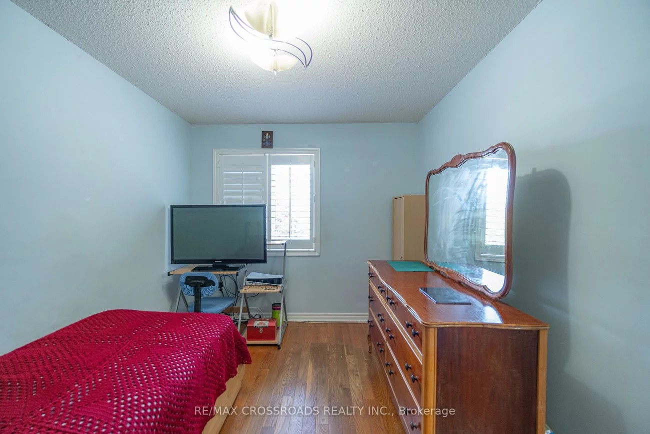 37, Clifton, Middlefield, Markham