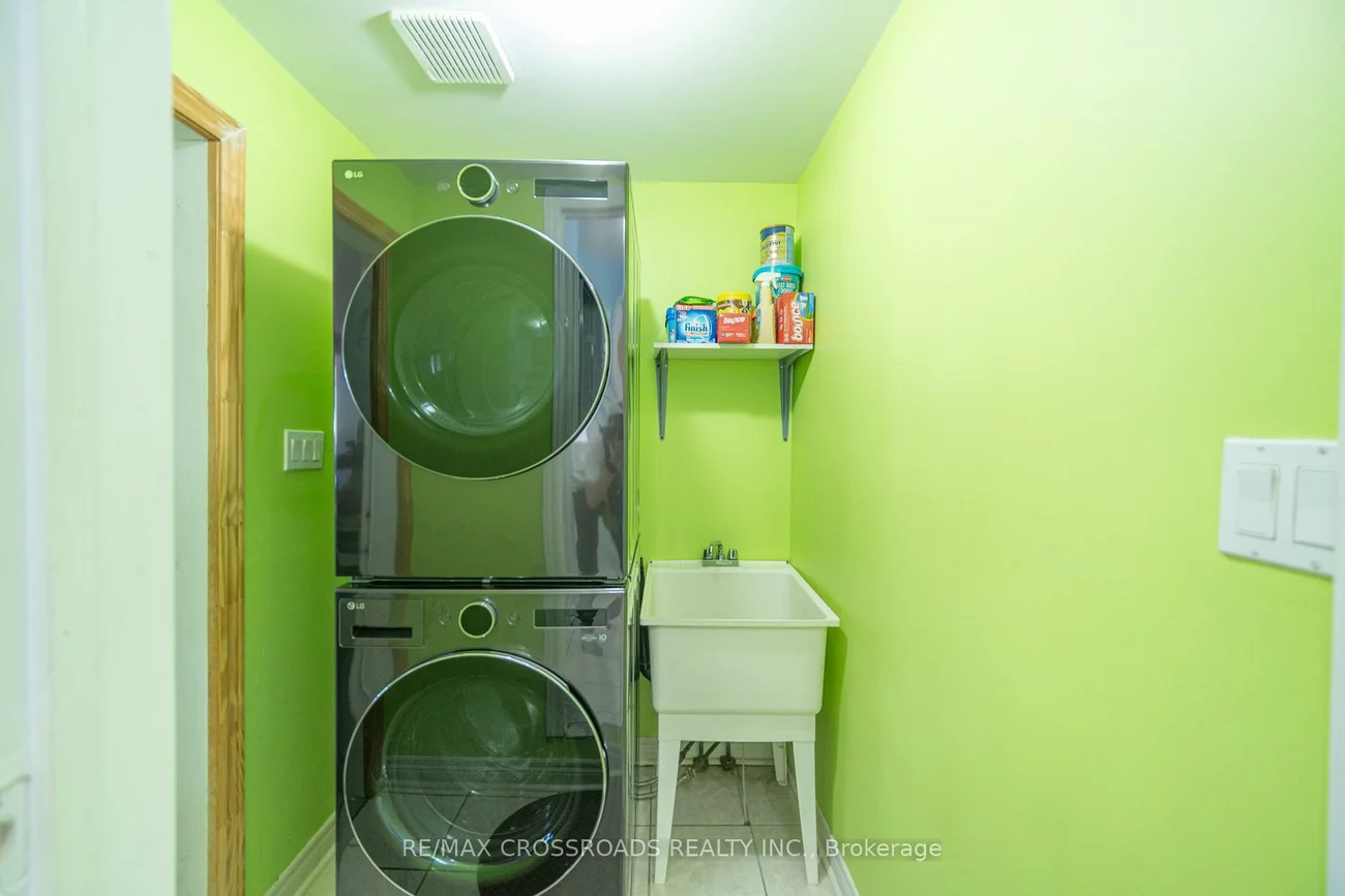 37, Clifton, Middlefield, Markham