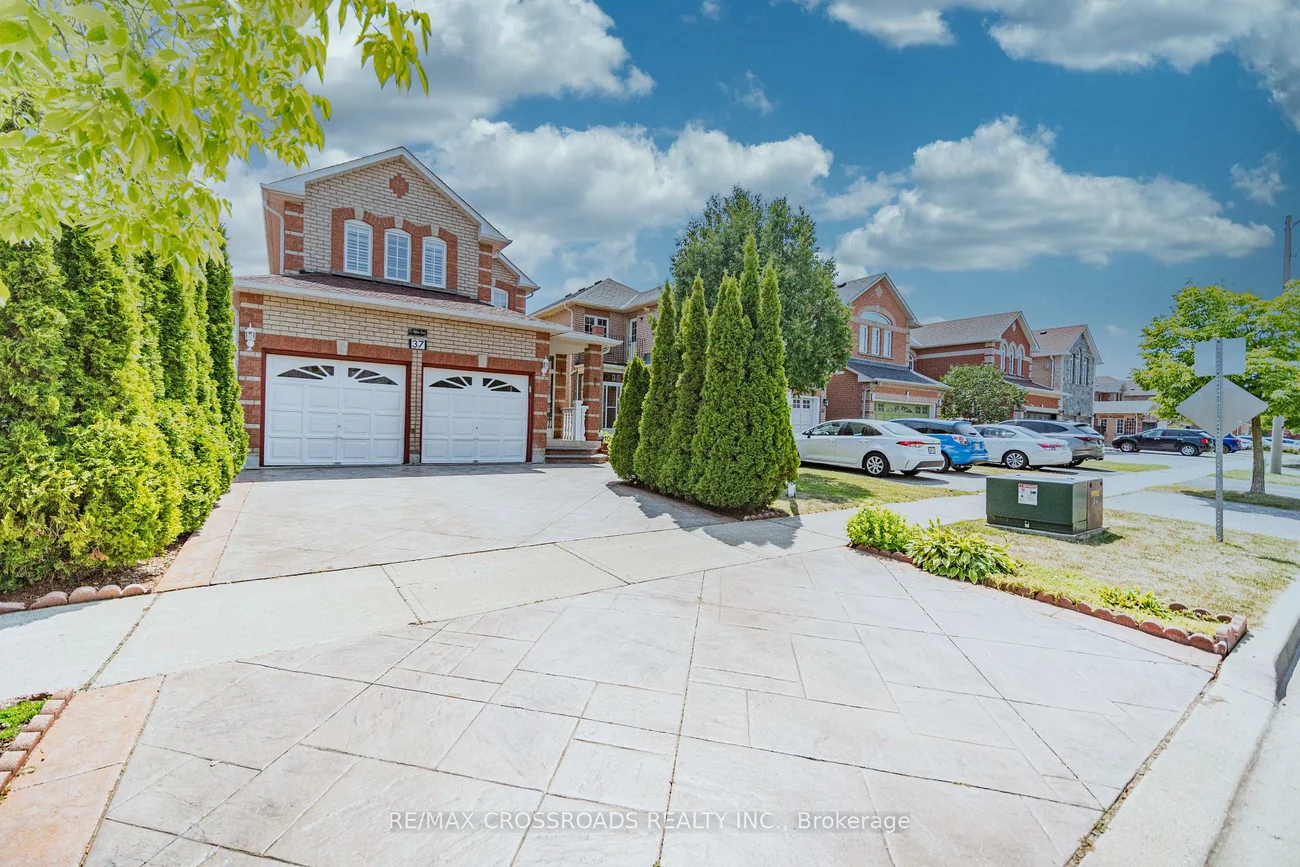 37, Clifton, Middlefield, Markham