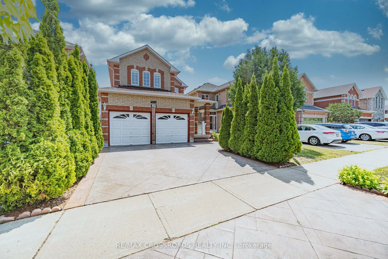 37, Clifton, Middlefield, Markham