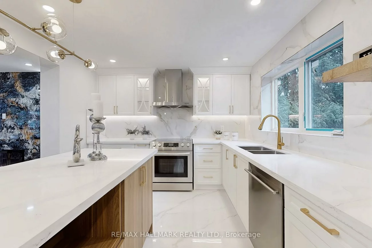 40, Squire Baker's, Sherwood-Amberglen, Markham