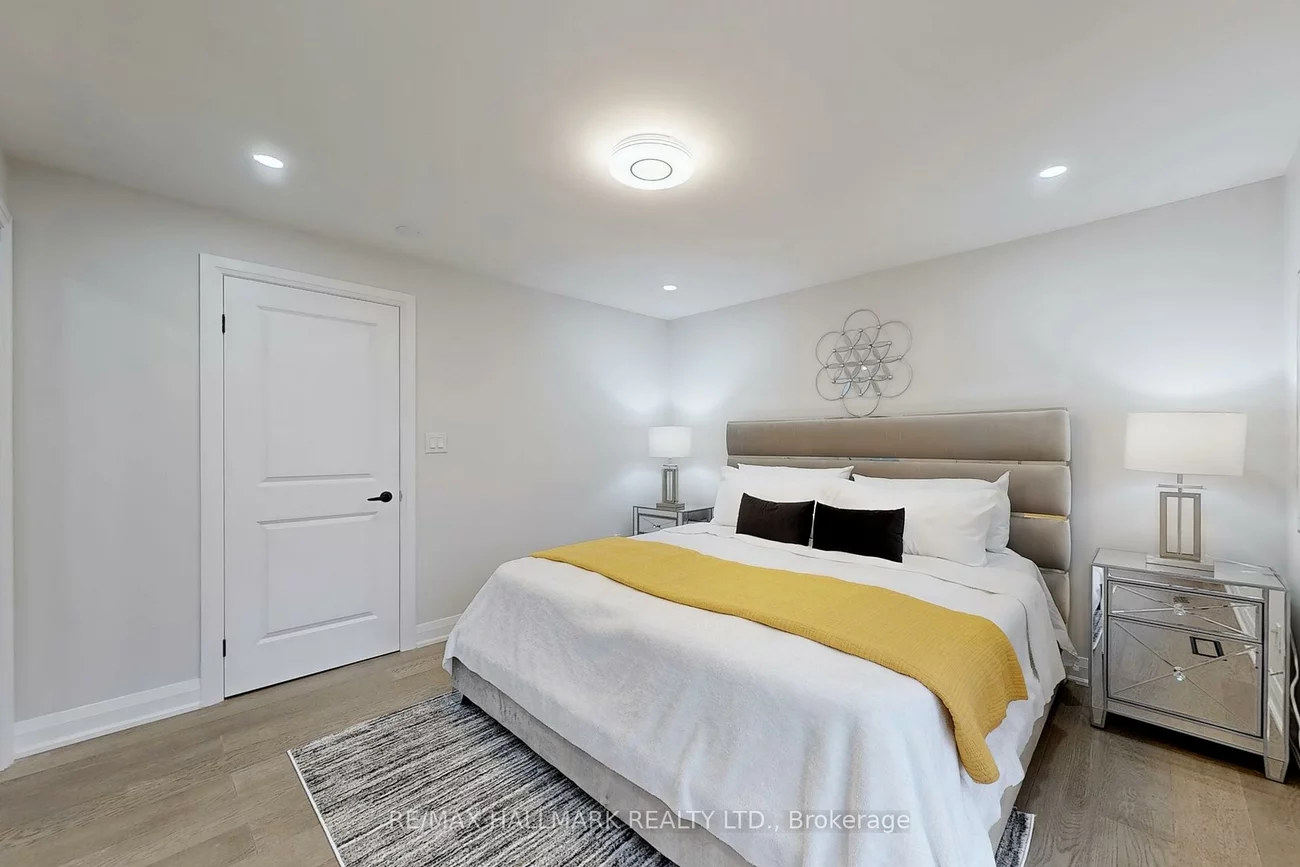 40, Squire Baker's, Sherwood-Amberglen, Markham