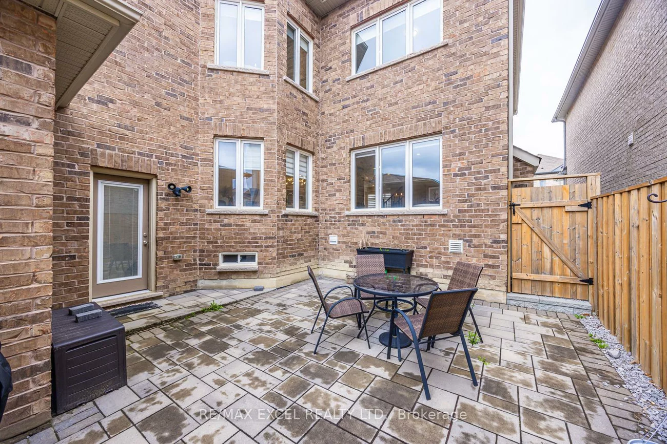 77, Sunnyside Hill, Cornell, Markham
