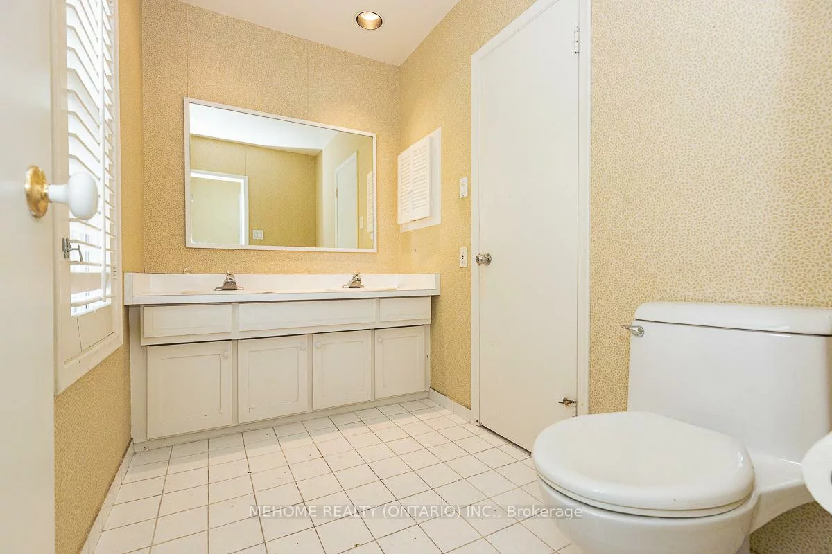 9, Laureleaf, Bayview Glen, Markham