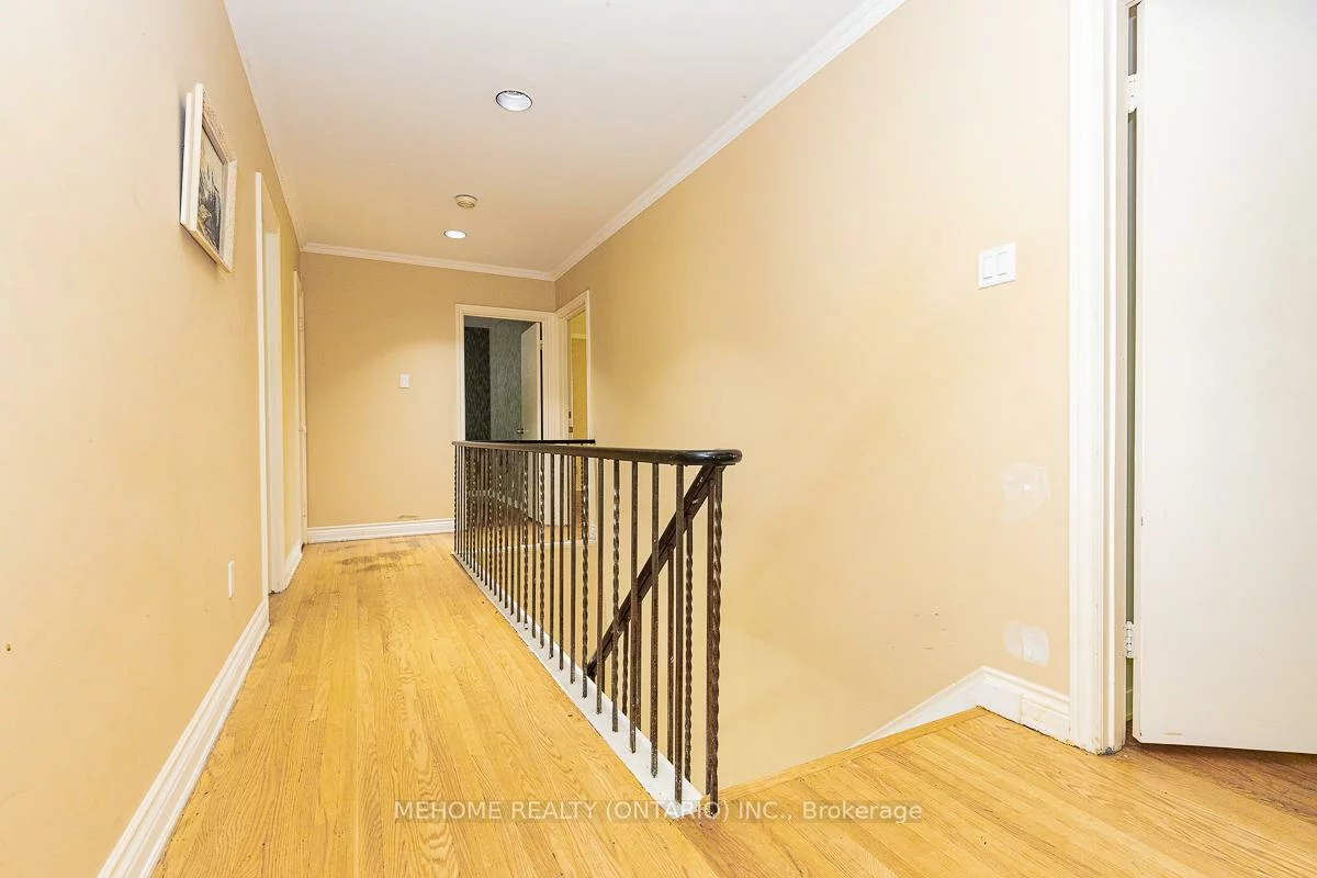 9, Laureleaf, Bayview Glen, Markham