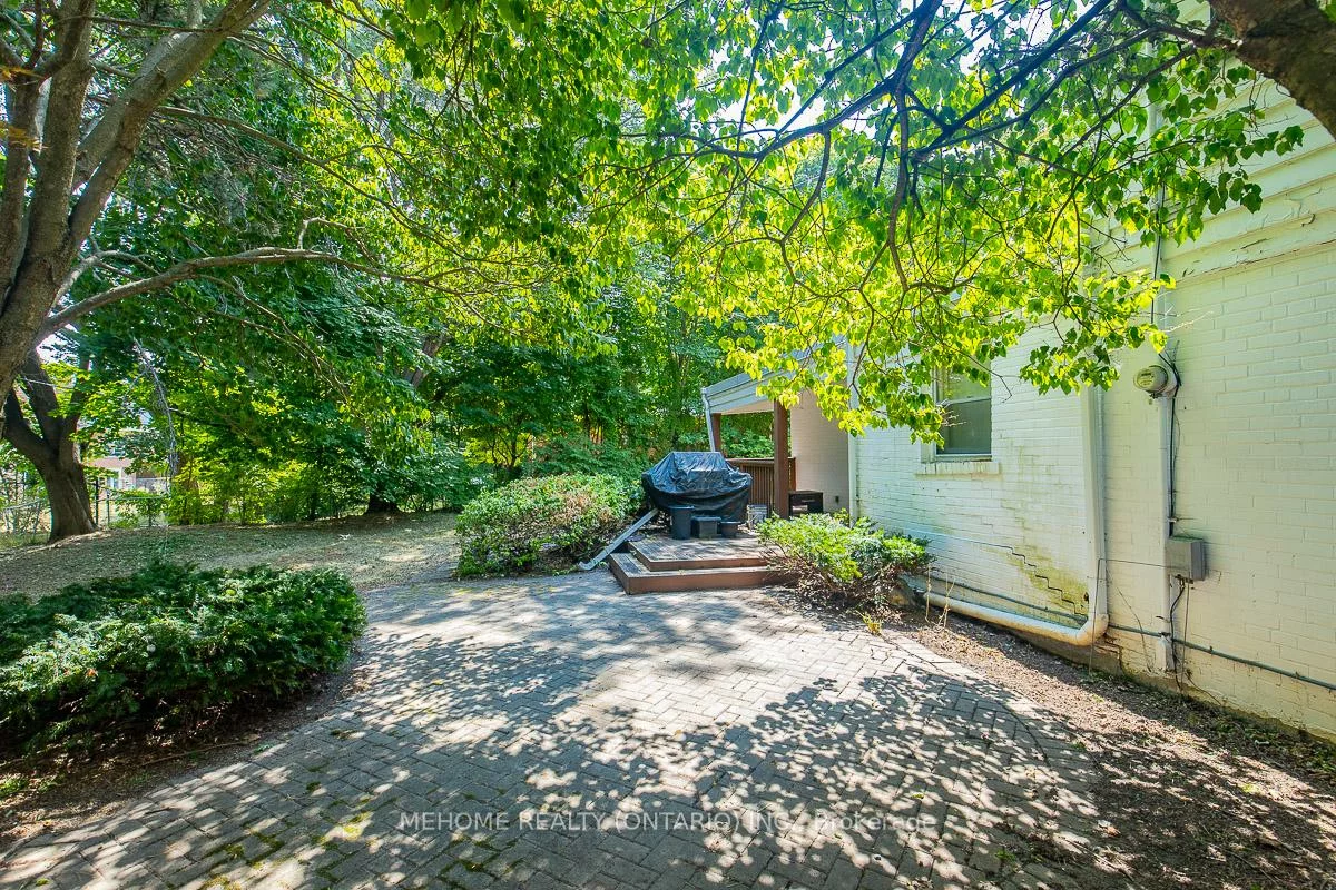 9, Laureleaf, Bayview Glen, Markham