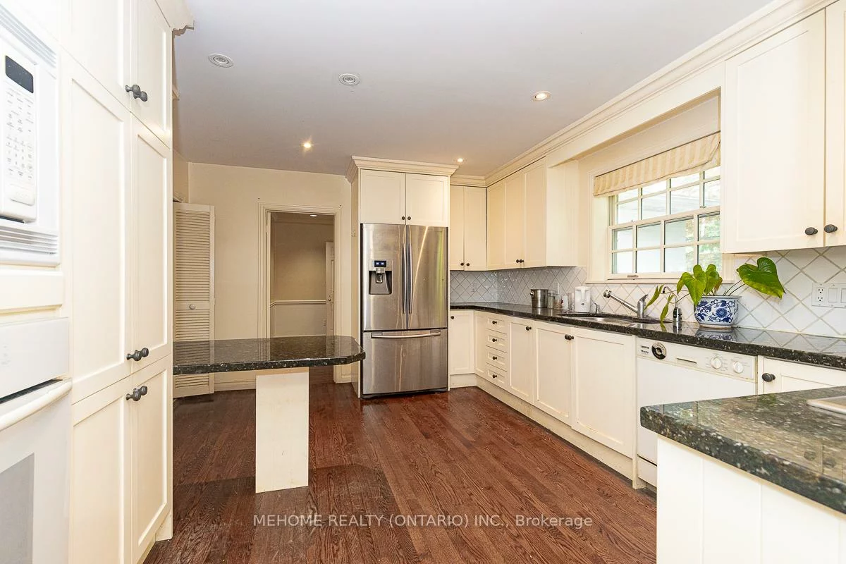 9, Laureleaf, Bayview Glen, Markham