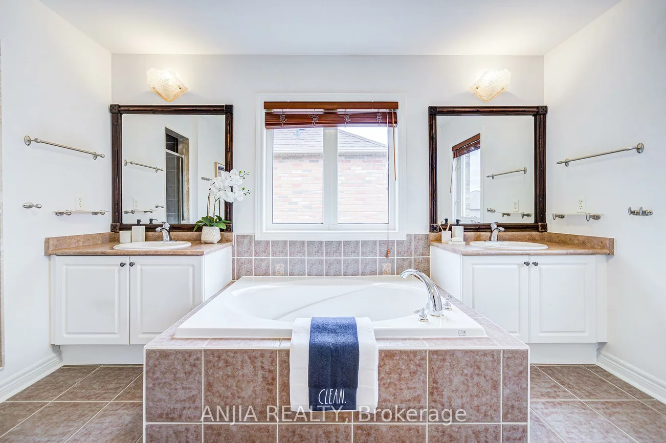 6, Linsmary, Greensborough, Markham