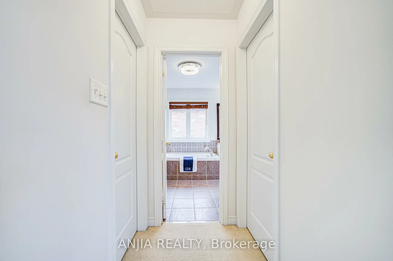 6, Linsmary, Greensborough, Markham