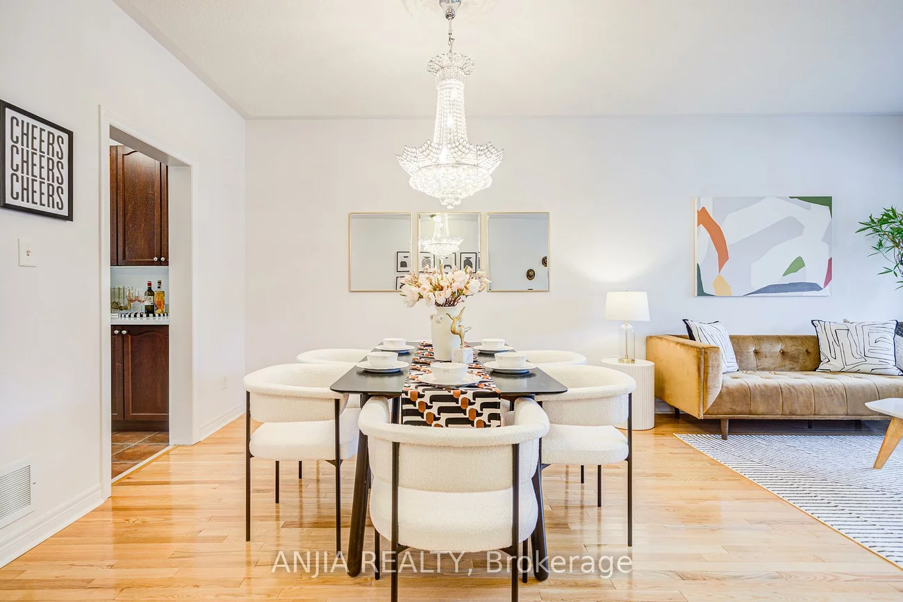 6, Linsmary, Greensborough, Markham