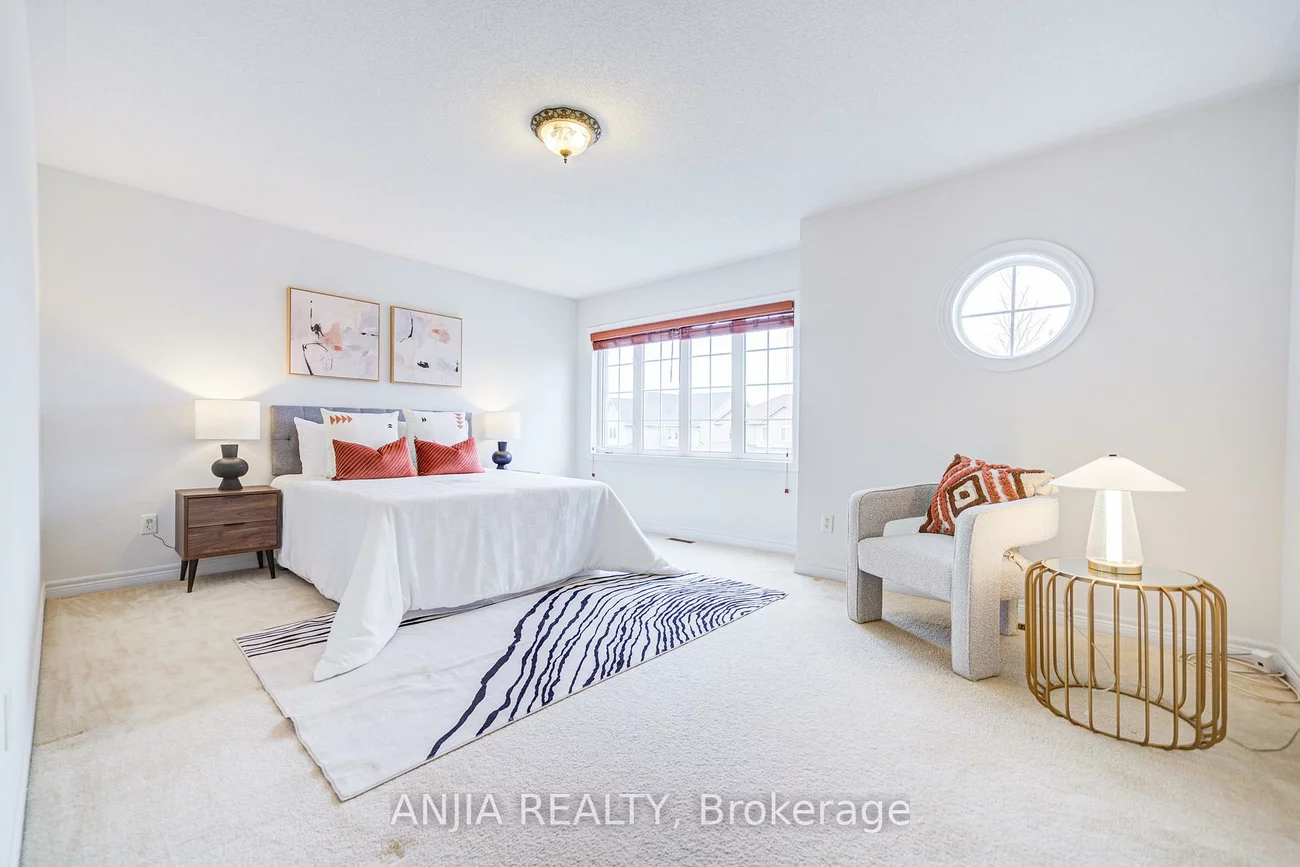 6, Linsmary, Greensborough, Markham