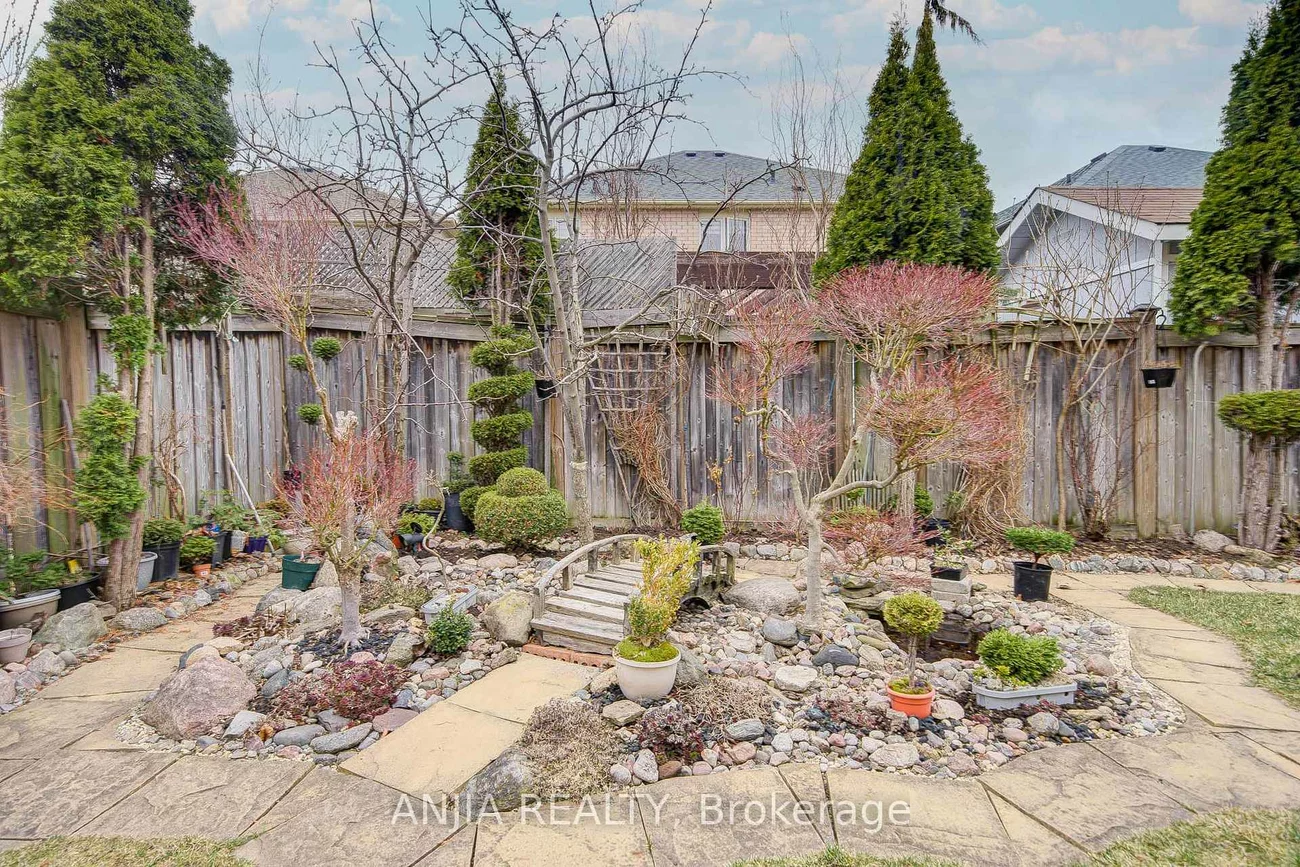 6, Linsmary, Greensborough, Markham