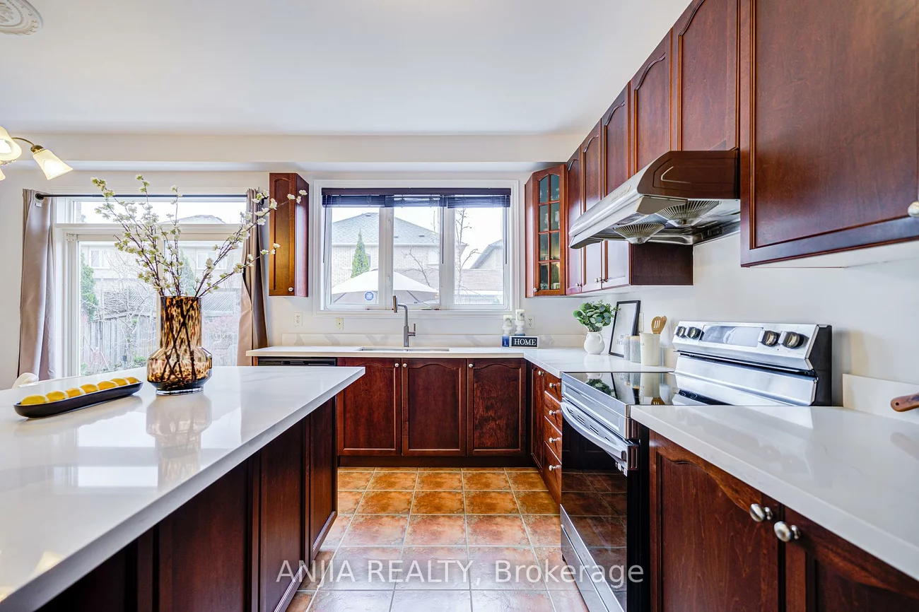 6, Linsmary, Greensborough, Markham