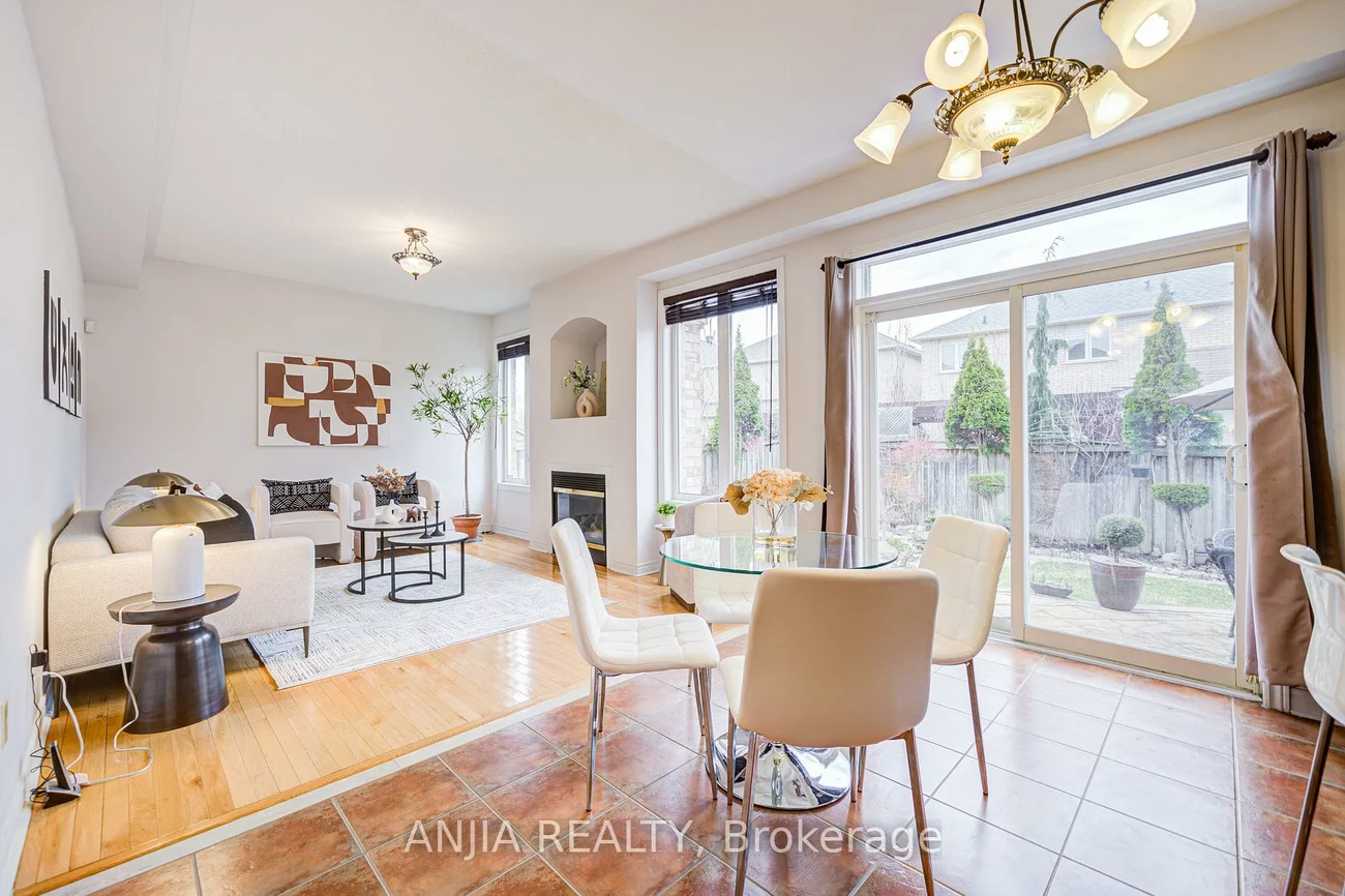 6, Linsmary, Greensborough, Markham