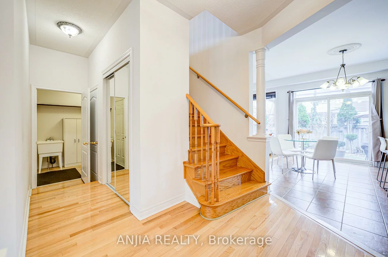 6, Linsmary, Greensborough, Markham