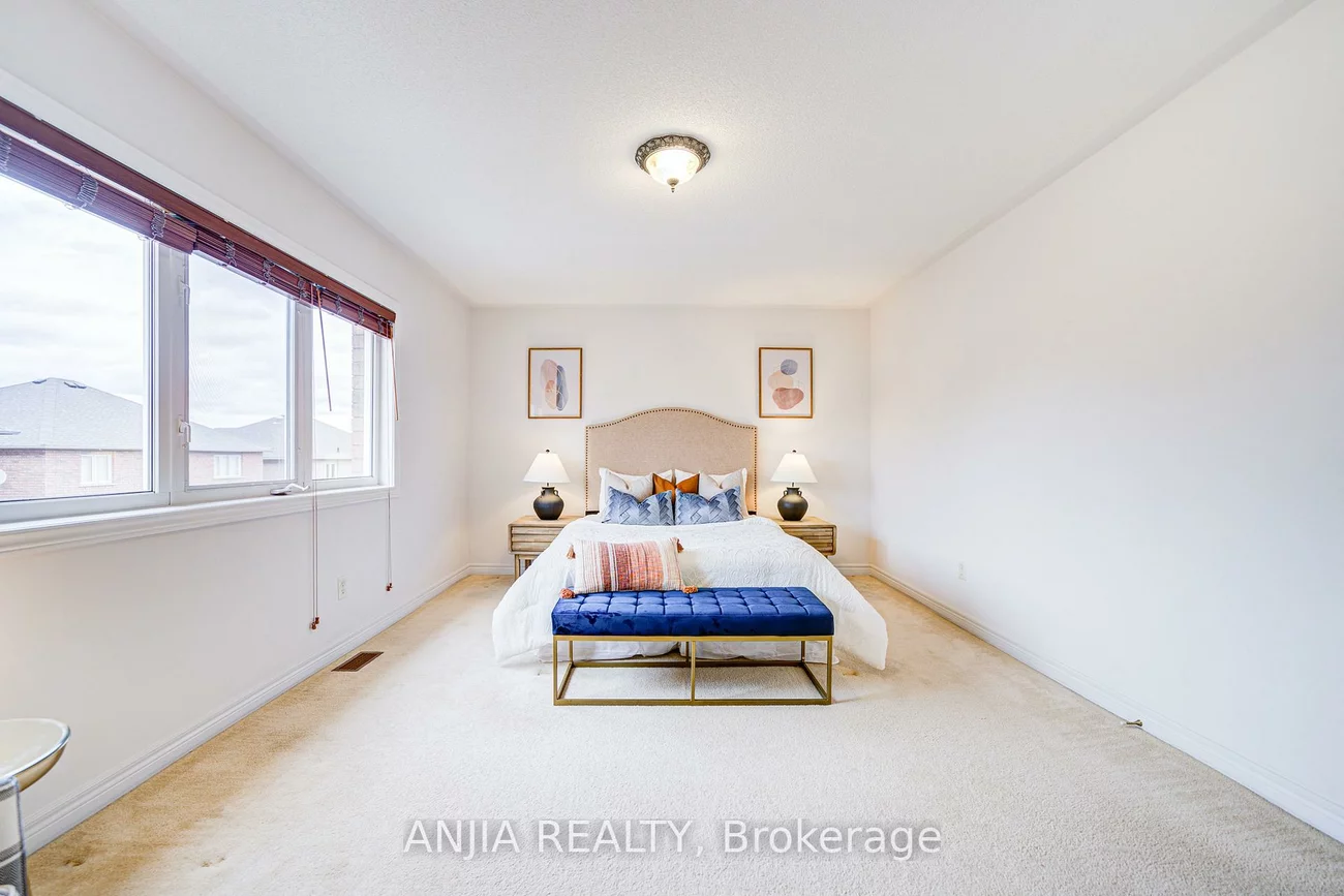 6, Linsmary, Greensborough, Markham