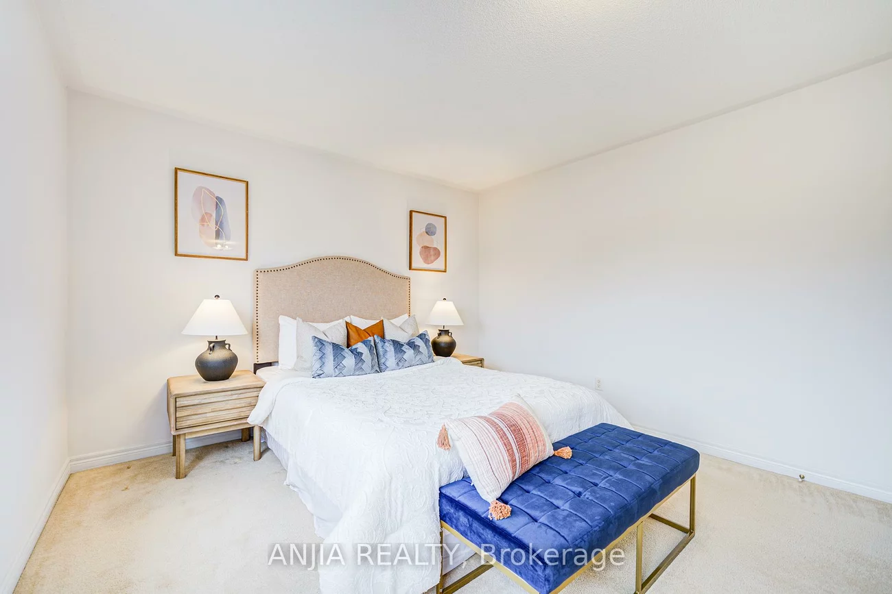 6, Linsmary, Greensborough, Markham