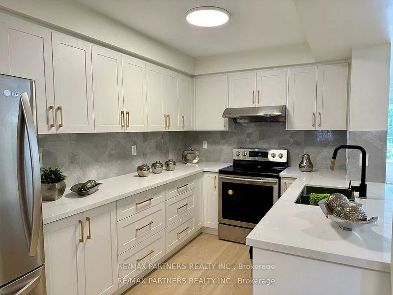 516, Bur Oak, Berczy, Markham