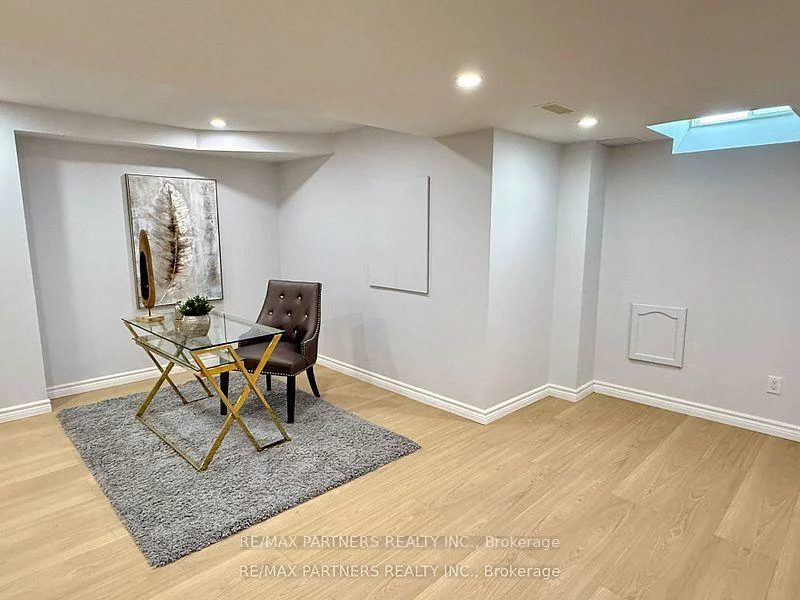516, Bur Oak, Berczy, Markham