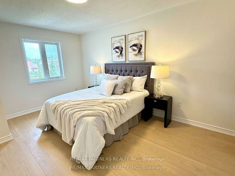 516, Bur Oak, Berczy, Markham