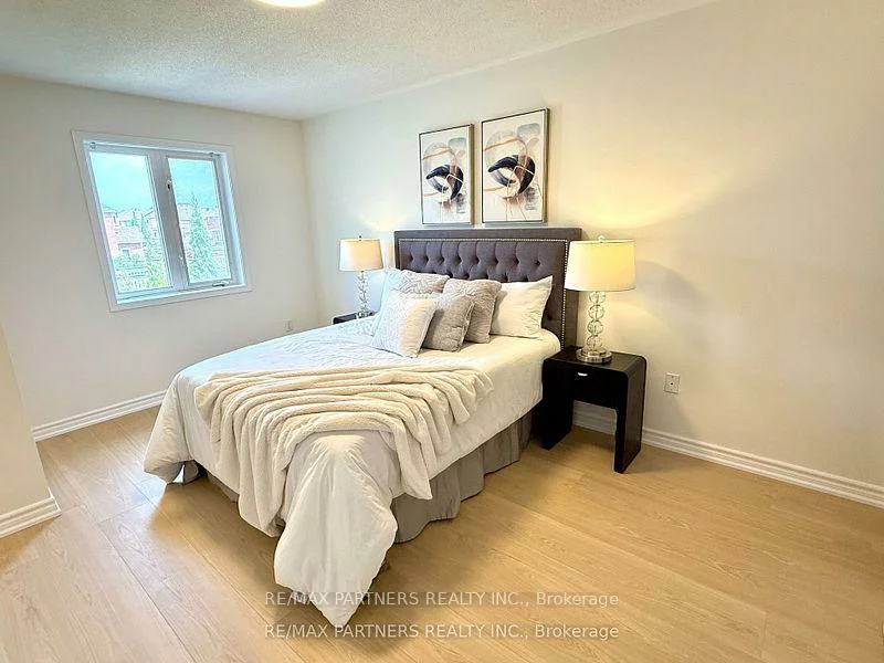 516, Bur Oak, Berczy, Markham