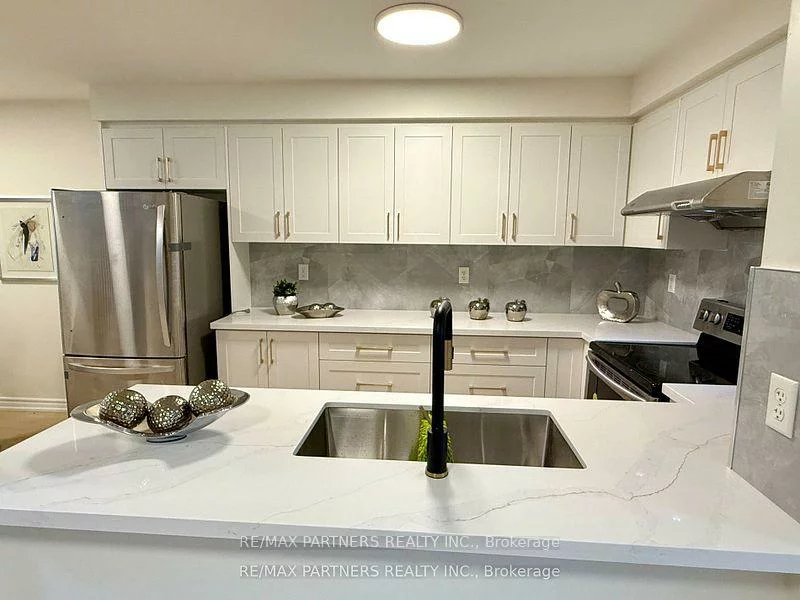 516, Bur Oak, Berczy, Markham